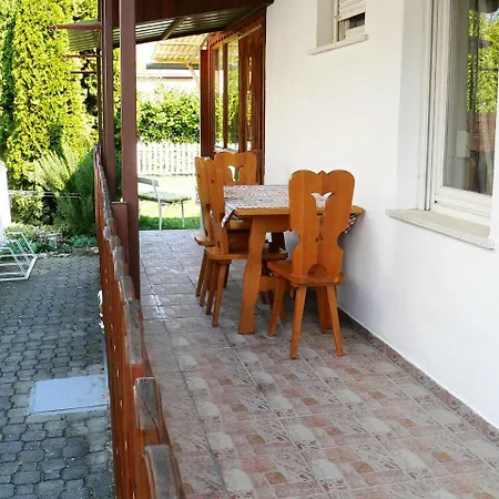 Case de vacanță Apartman Betty Bukfurdon